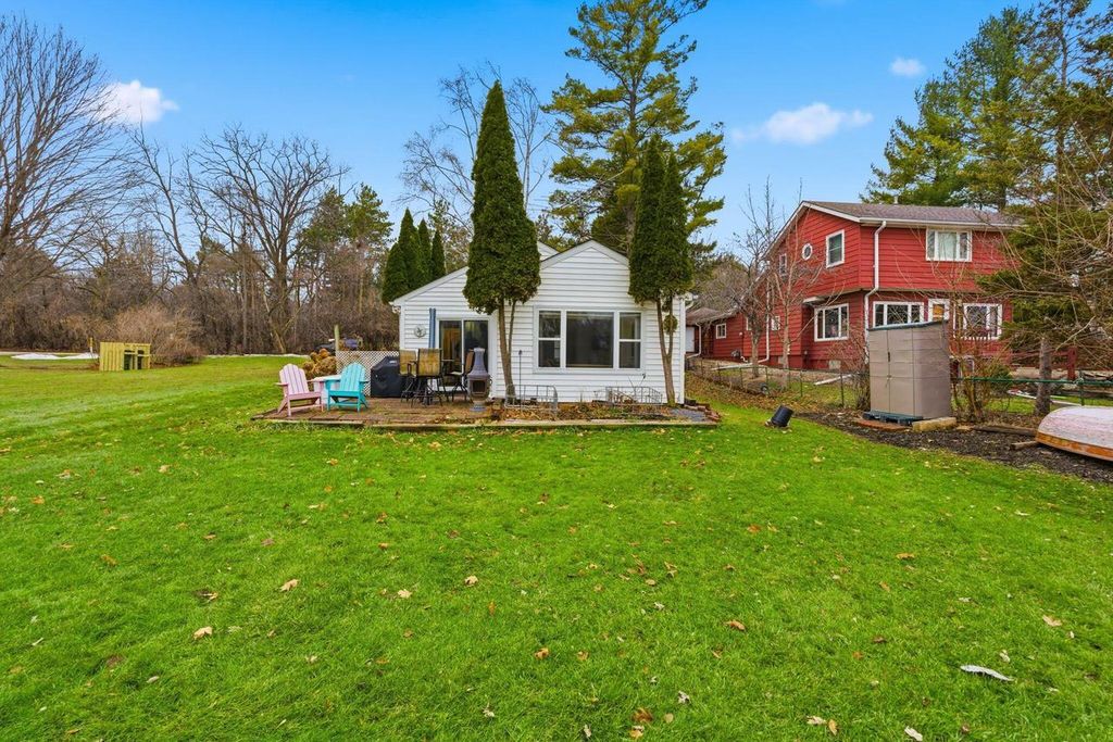 Photo of 2736 Nagawicka AVENUE, Delafield, WI 53018 (MLS # 1947070)