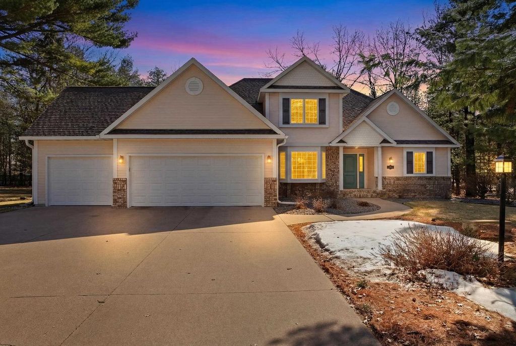 Photo of 3241 Parkwood DRIVE, Stevens Point, WI 54481 (MLS # 22601244)