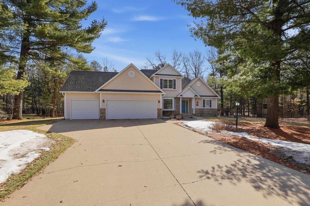 Photo of 3241 Parkwood DRIVE, Stevens Point, WI 54481 (MLS # 22601244)