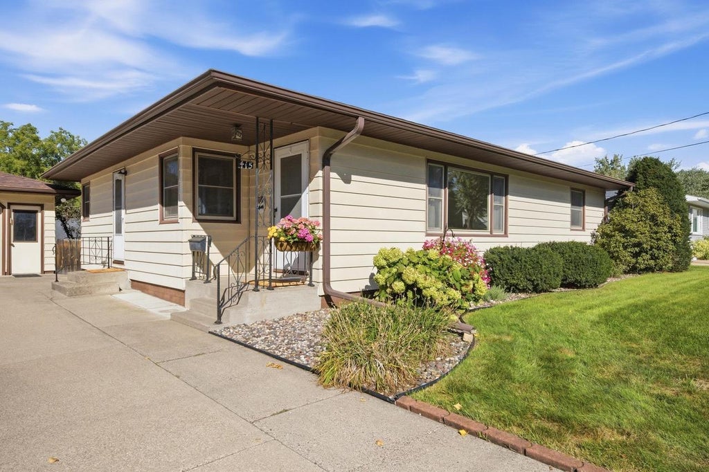 Photo of 415 N 6th AVENUE, Onalaska, WI 54650 (MLS # 1980413)