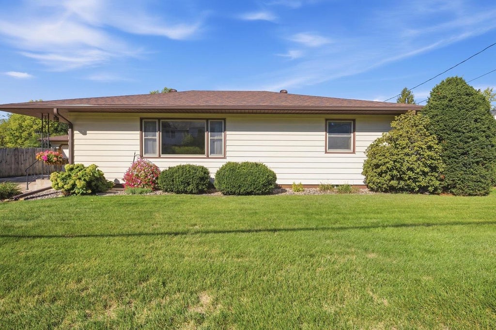 Photo of 415 N 6th AVENUE, Onalaska, WI 54650 (MLS # 1980413)