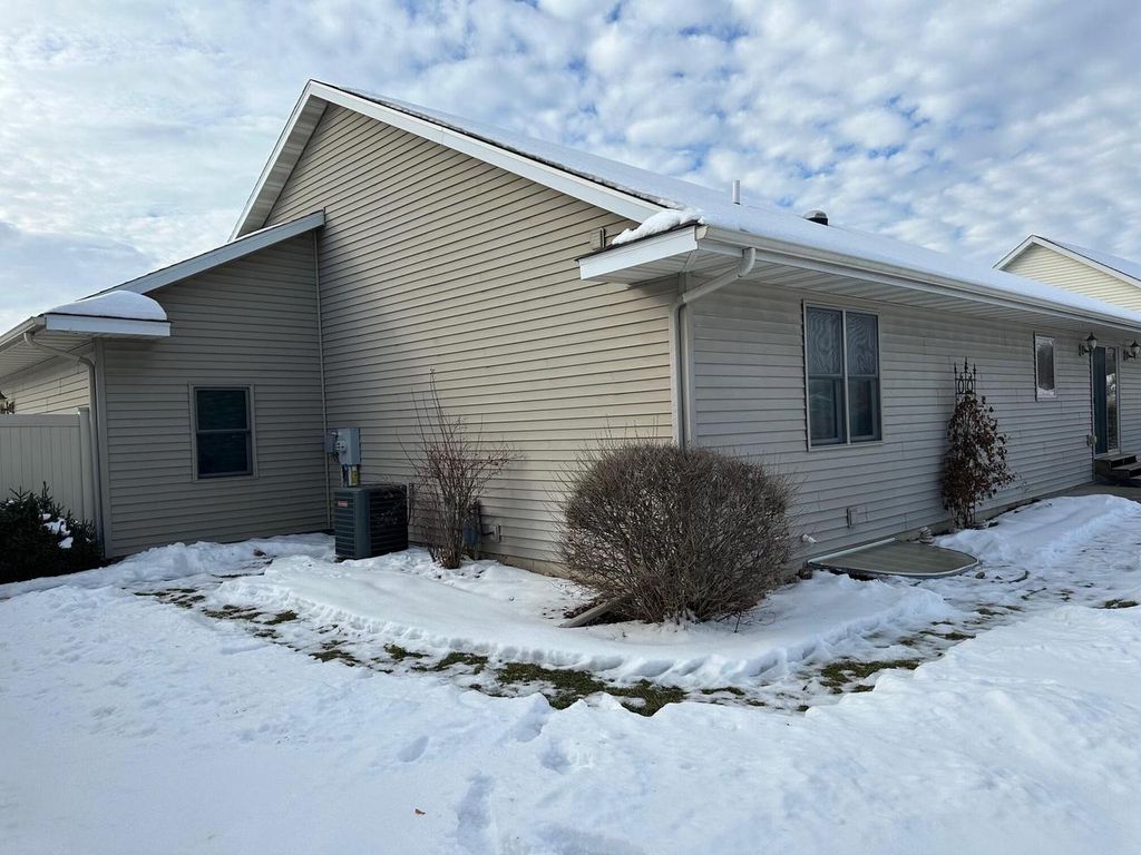 Photo of 1545 Birka LANE, Onalaska, WI 54650 (MLS # 1946002)