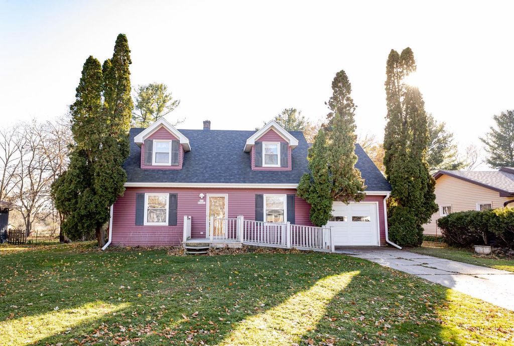 Photo of N55W37033 Harvard STREET, Oconomowoc, WI 53066 (MLS # 1943533)