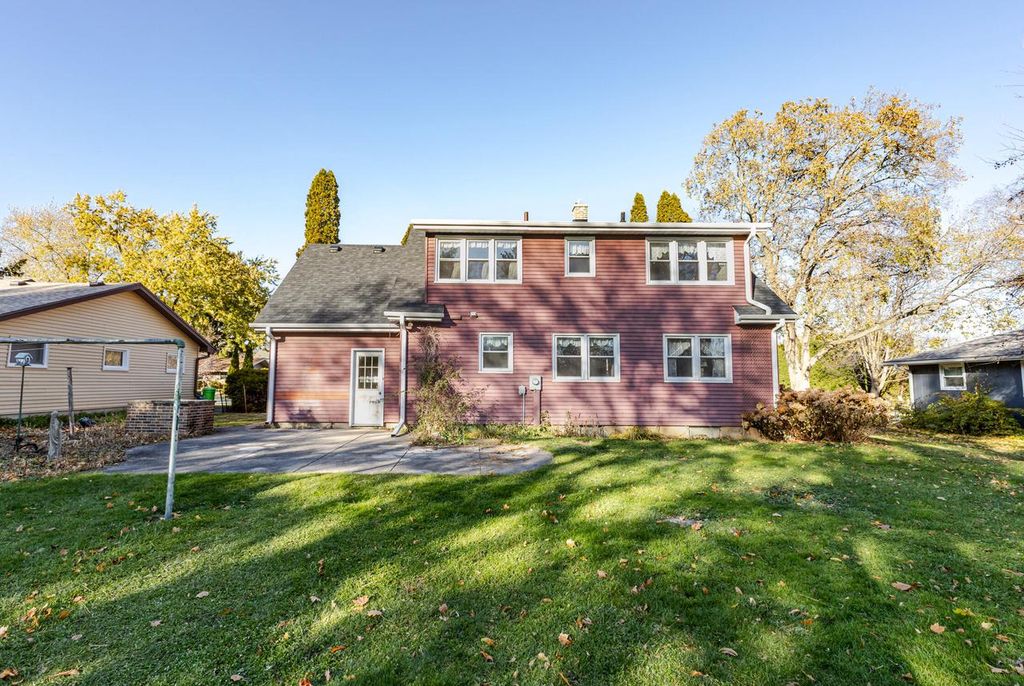 Photo of N55W37033 Harvard STREET, Oconomowoc, WI 53066 (MLS # 1943533)