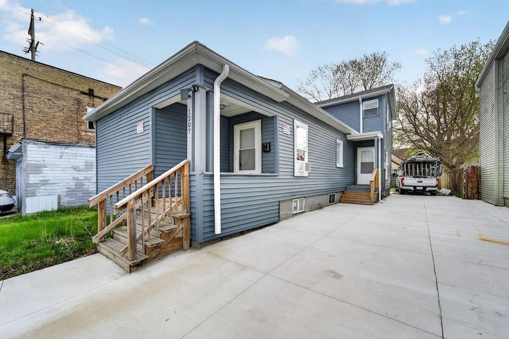 Photo of 1307 Center STREET, Racine, WI 53403 (MLS # 1960186)