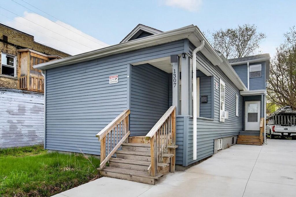 Photo of 1307 Center STREET, Racine, WI 53403 (MLS # 1960186)