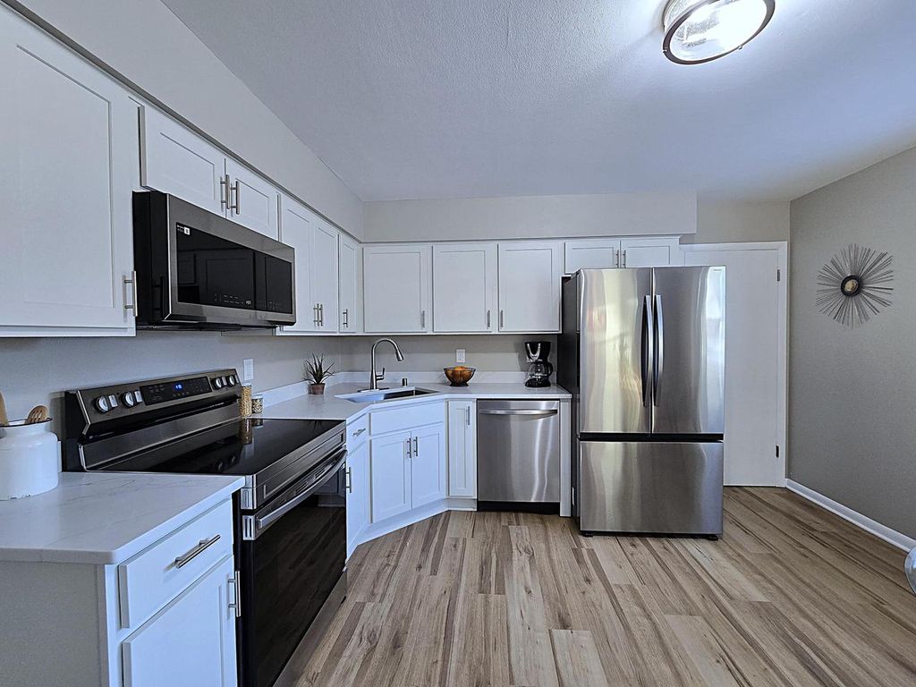 Photo of 419 Peters DRIVE, Waukesha, WI 53188 (MLS # 1944572)