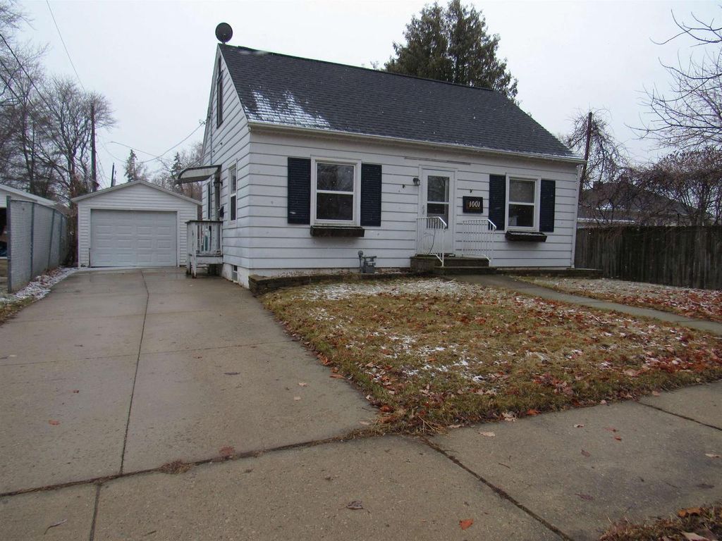 Photo of 1001 8th STREET, Green Bay, WI 54304 (MLS # 50322151)