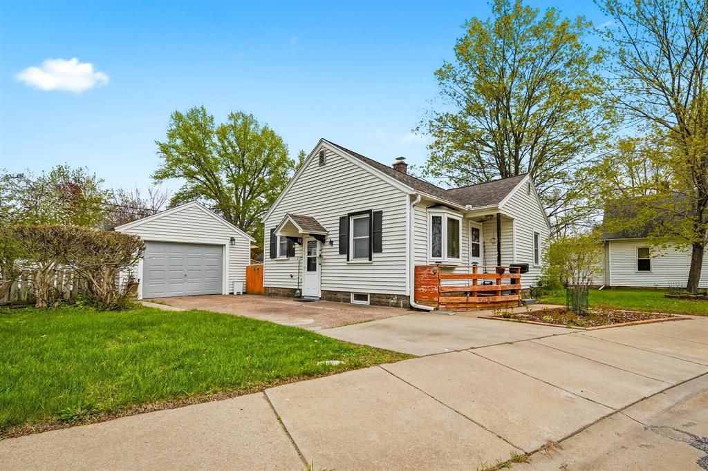 Photo of 1525 Lee STREET, Eau Claire, WI 54701 (MLS # 1601188)