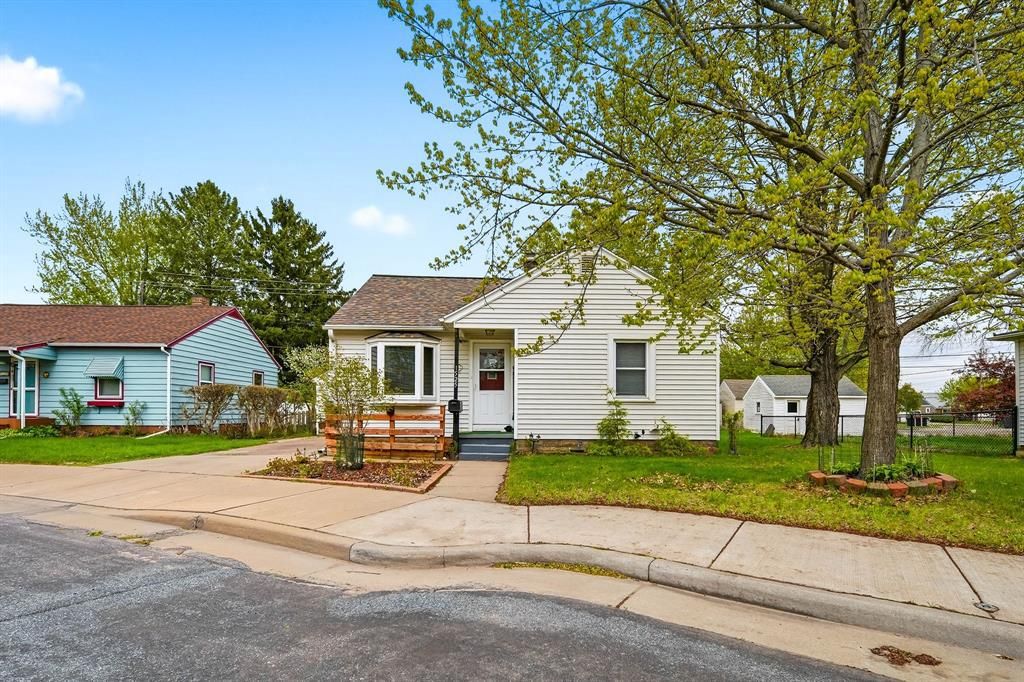 Photo of 1525 Lee STREET, Eau Claire, WI 54701 (MLS # 1601188)