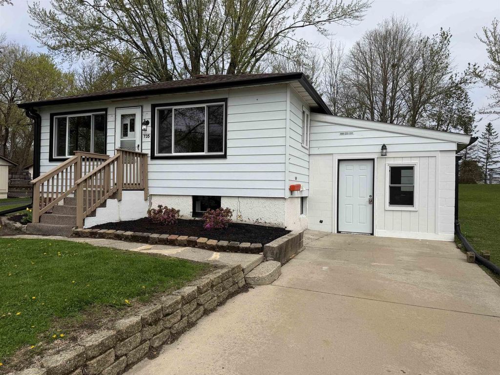 Photo of 735 Crescent STREET, Mauston, WI 53948 (MLS # 2021747)