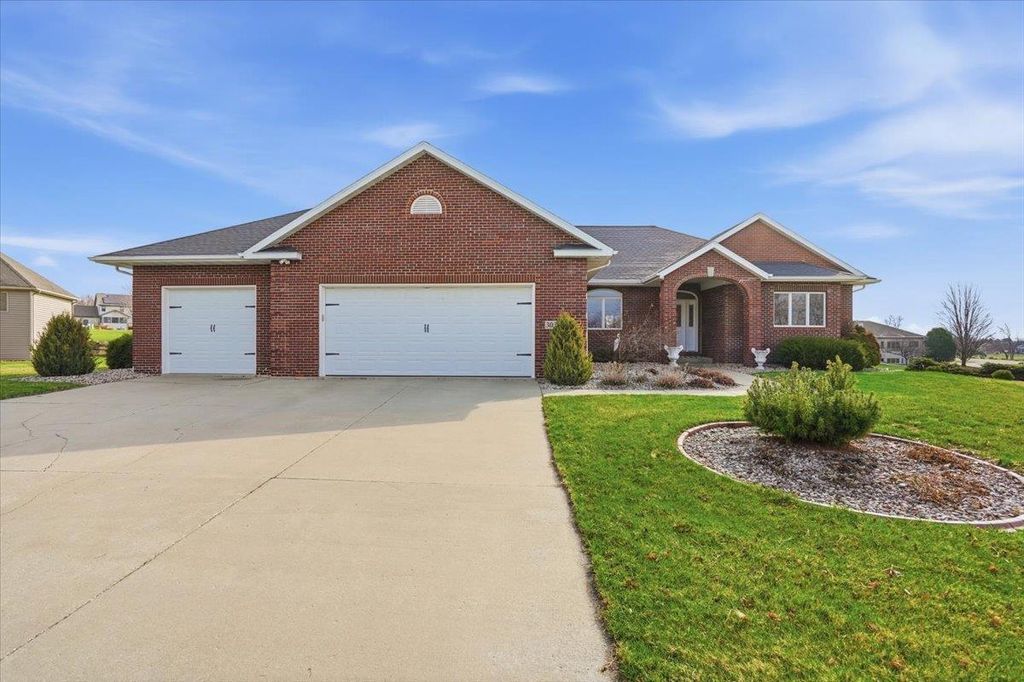 Photo of 3034 Saddle Brooke TRAIL, Sun Prairie, WI 53590 (MLS # 2020295)