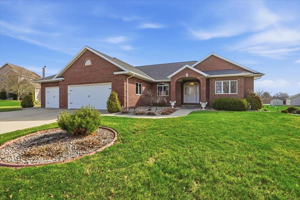 Photo of 3034 Saddle Brooke TRAIL, Sun Prairie, WI 53590 (MLS # 2020295)