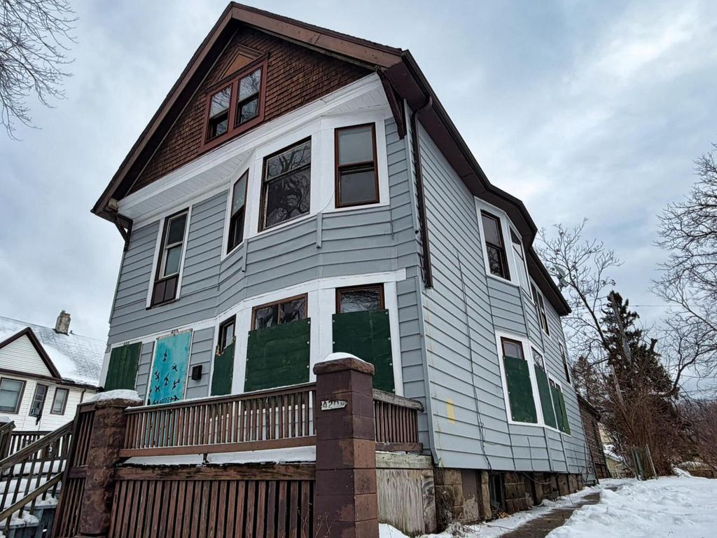 Photo of 420 N 29th STREET #422, Milwaukee, WI 53208 (MLS # 1946388)