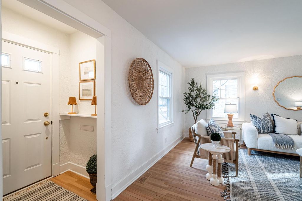 Photo of 5039 N Woodruff AVENUE, Whitefish Bay, WI 53217 (MLS # 1950411)