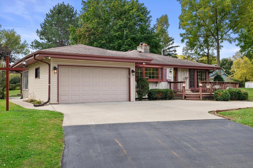 Photo of 8011 Clinton LANE, Mount Pleasant, WI 53406 (MLS # 1984339)