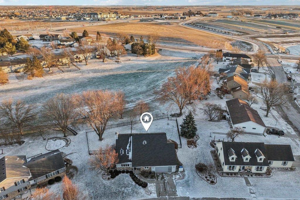 Photo of 820 Spahn DRIVE, Waunakee, WI 53597 (MLS # 2014745)