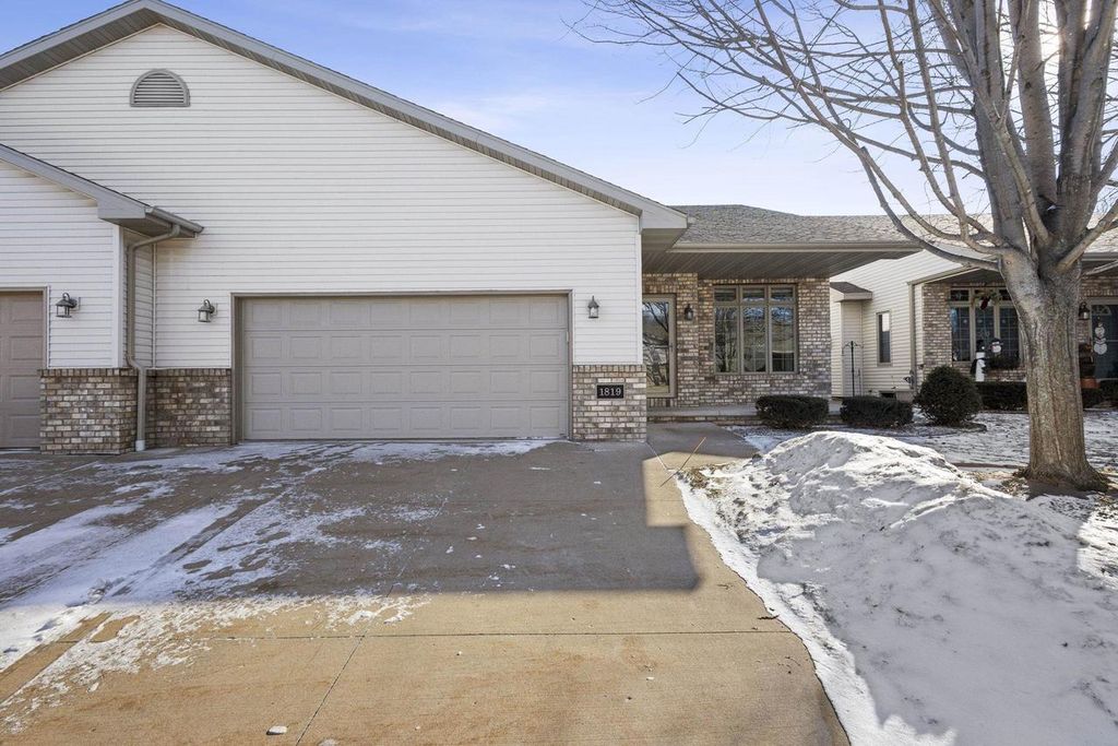 Photo of 1819 E Sylvan AVENUE, Appleton, WI 54915 (MLS # 50321517)