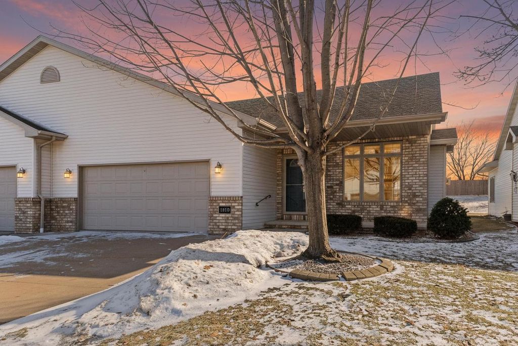 Photo of 1819 E Sylvan AVENUE, Appleton, WI 54915 (MLS # 50321517)