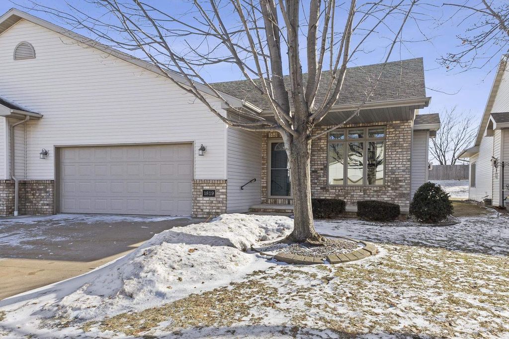 Photo of 1819 E Sylvan AVENUE, Appleton, WI 54915 (MLS # 50321517)