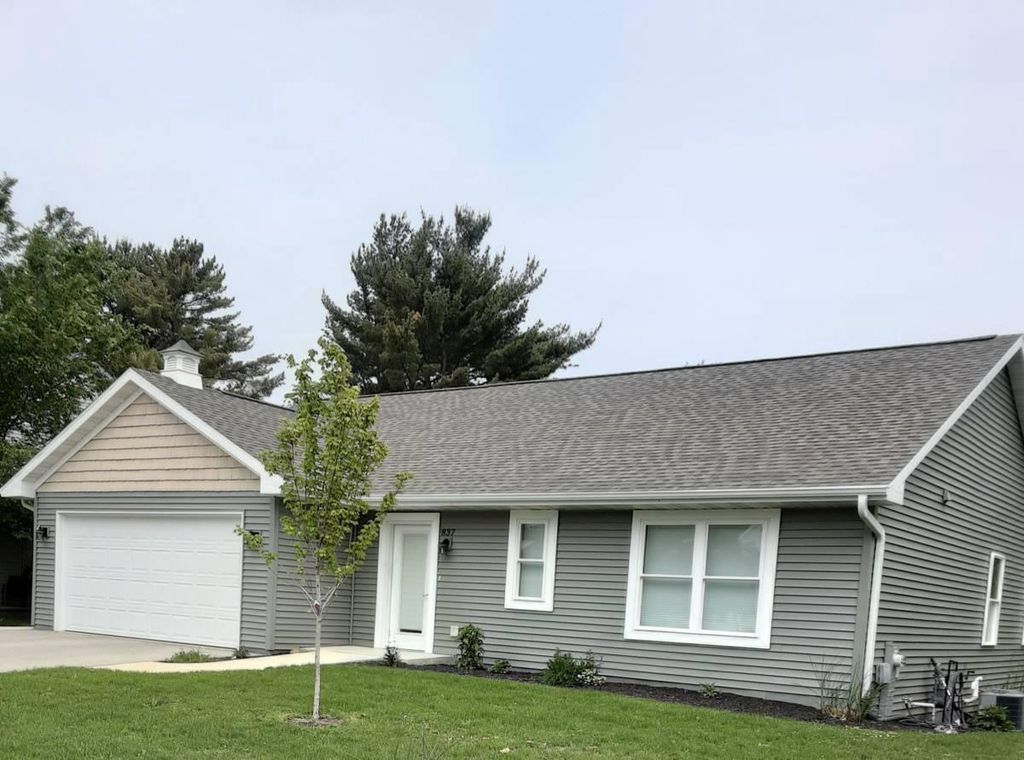 Photo of 837 Sunridge DRIVE, Waupaca, WI 54981 (MLS # 50322275)