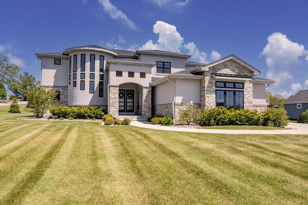 Photo of 4814 S East Kohler CIRCLE, New Berlin, WI 53146 (MLS # 1962184)