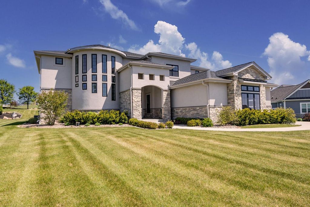 Photo of 4814 S East Kohler CIRCLE, New Berlin, WI 53146 (MLS # 1962184)