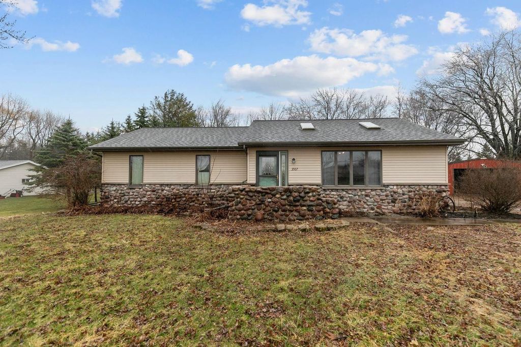 Photo of 3507 W 20th AVENUE, Oshkosh, WI 54904 (MLS # 50323534)