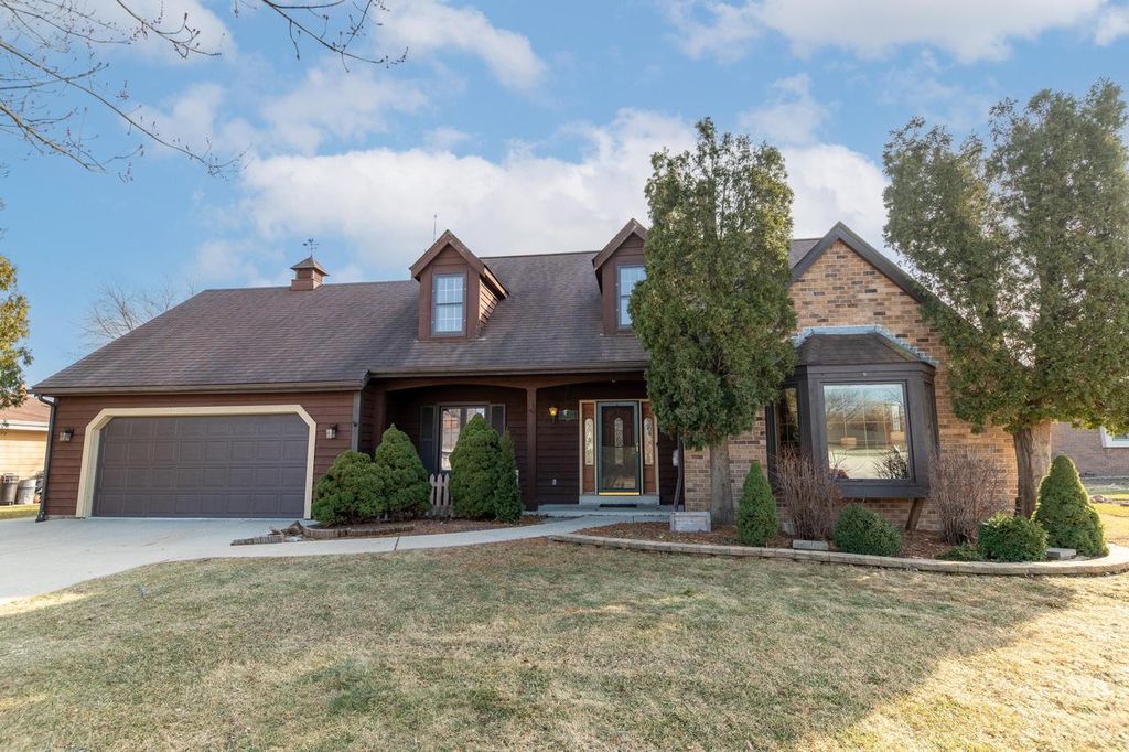 Photo of 5705 W Abbott AVENUE, Greenfield, WI 53220 (MLS # 1953071)