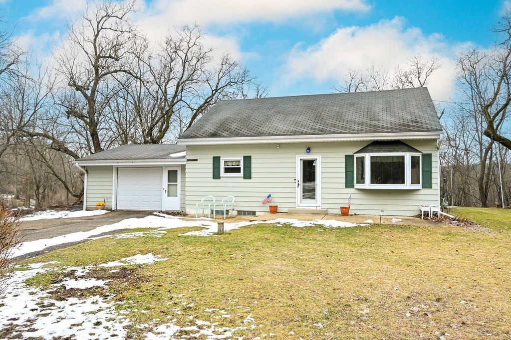 Photo of 1601 Highland AVENUE, Hubertus, WI 53033 (MLS # 1946757)
