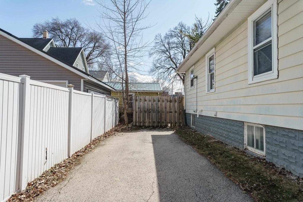 Photo of 60 W COTTON STREET, Fond Du Lac, WI 54935 (MLS # 2018694)