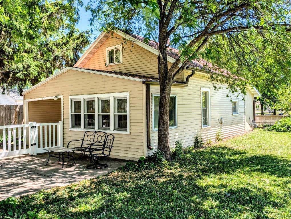Photo of 1421 W Bent AVENUE, Oshkosh, WI 54901 (MLS # 50326739)