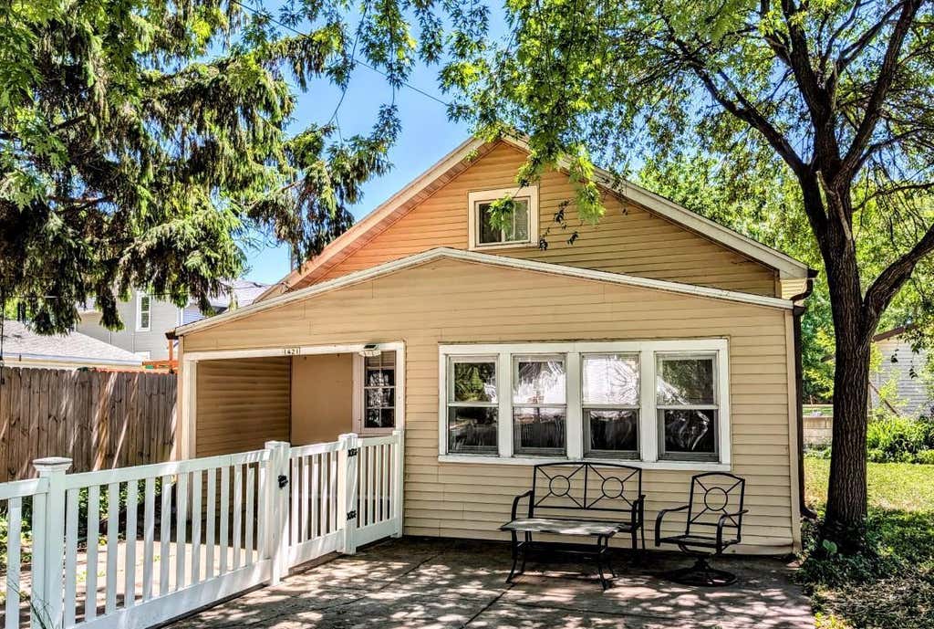 Photo of 1421 W Bent AVENUE, Oshkosh, WI 54901 (MLS # 50326739)