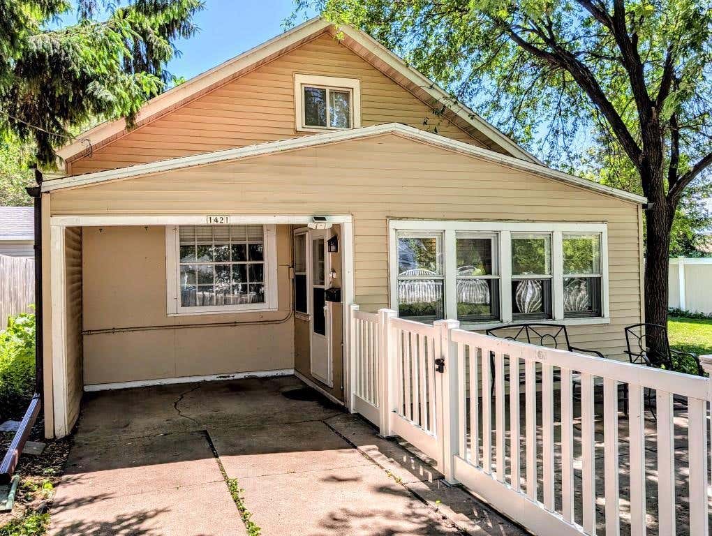 Photo of 1421 W Bent AVENUE, Oshkosh, WI 54901 (MLS # 50326739)