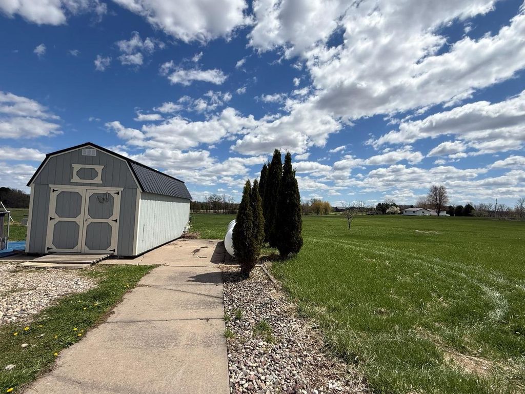 Photo of N7474 White Clover ROAD, Manawa, WI 54949 (MLS # 50324795)