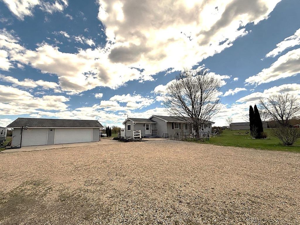 Photo of N7474 White Clover ROAD, Manawa, WI 54949 (MLS # 50324795)
