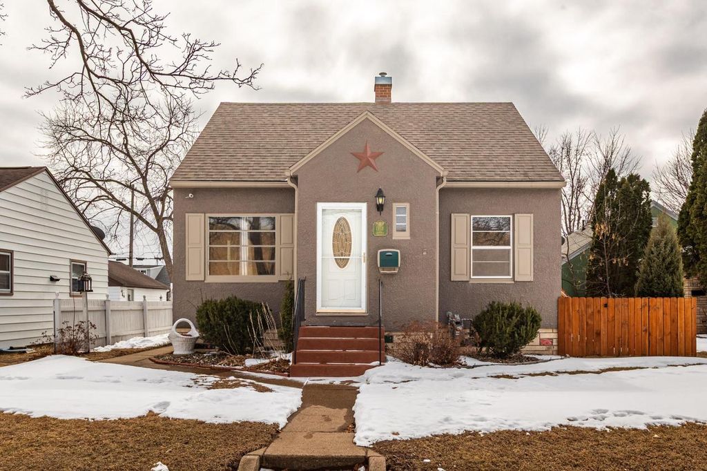 Photo of 1918 Redfield STREET, La Crosse, WI 54601 (MLS # 1952289)