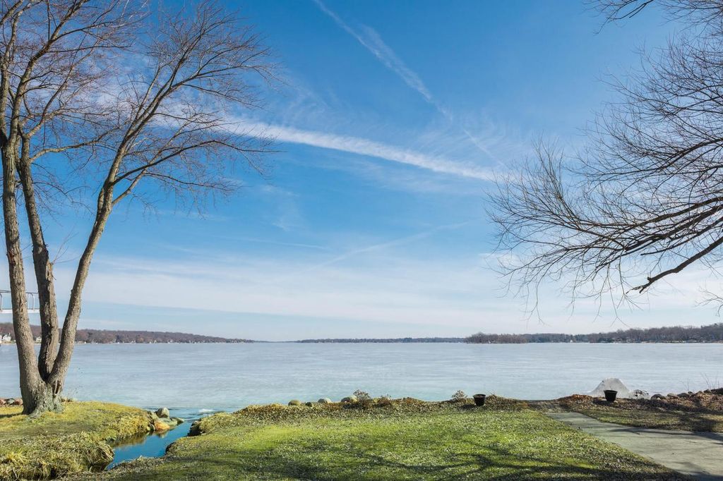 Photo of W304N2426 Maple AVENUE, Pewaukee, WI 53072 (MLS # 1951892)