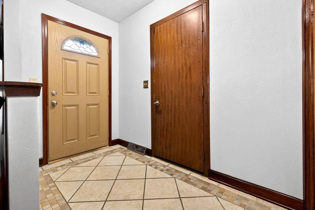 Photo of 801 S Olson AVENUE #A, Appleton, WI 54914 (MLS # 50319980)