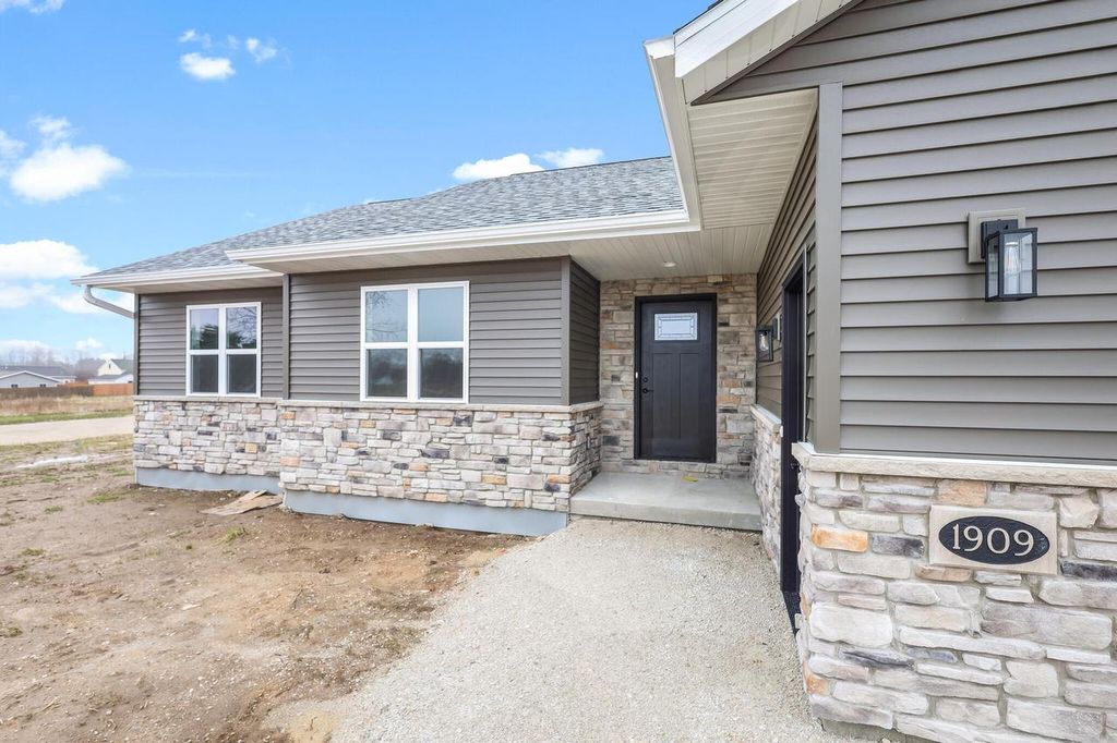 Photo of 1909 Summit STREET, Manitowoc, WI 54220 (MLS # 1958483)