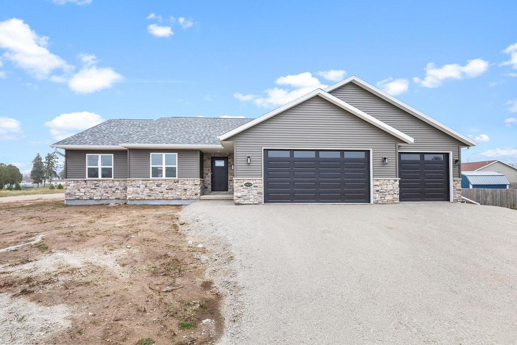 Photo of 1909 Summit STREET, Manitowoc, WI 54220 (MLS # 1958483)