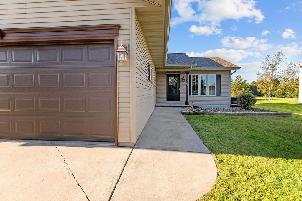 Photo of 1604 Primrose LANE, Fond Du Lac, WI 54935 (MLS # 50333418)