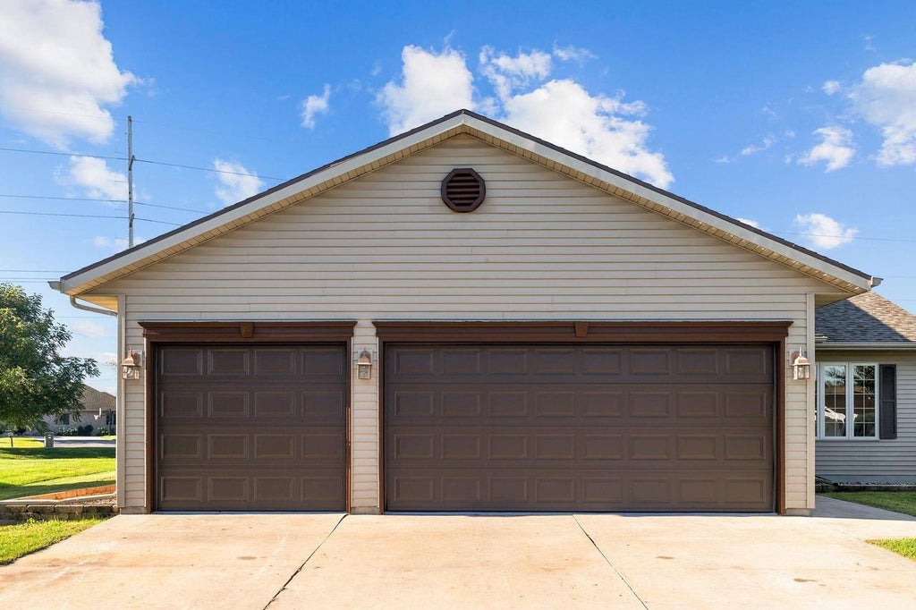 Photo of 1604 Primrose LANE, Fond Du Lac, WI 54935 (MLS # 50333418)
