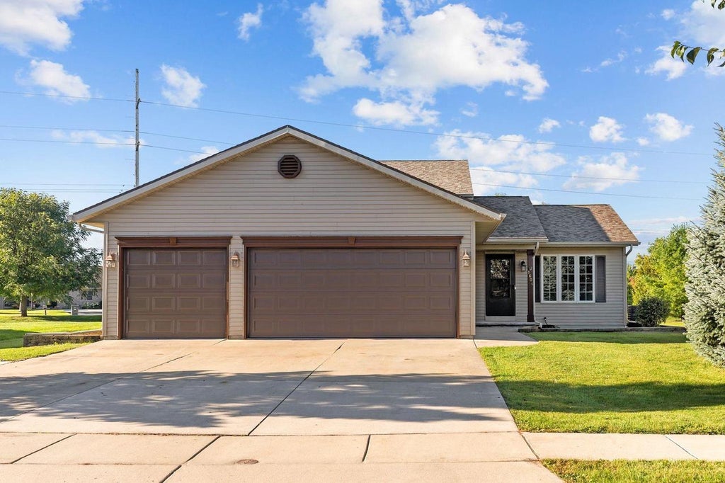 Photo of 1604 Primrose LANE, Fond Du Lac, WI 54935 (MLS # 50333418)