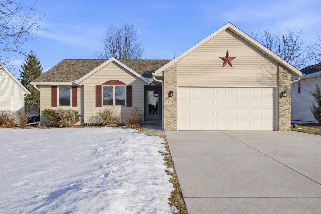 Photo of 564 S Burr Oak AVENUE, Oregon, WI 53575 (MLS # 2016024)