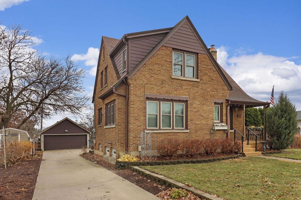 Photo of 7619 49th AVENUE, Kenosha, WI 53142 (MLS # 1939561)