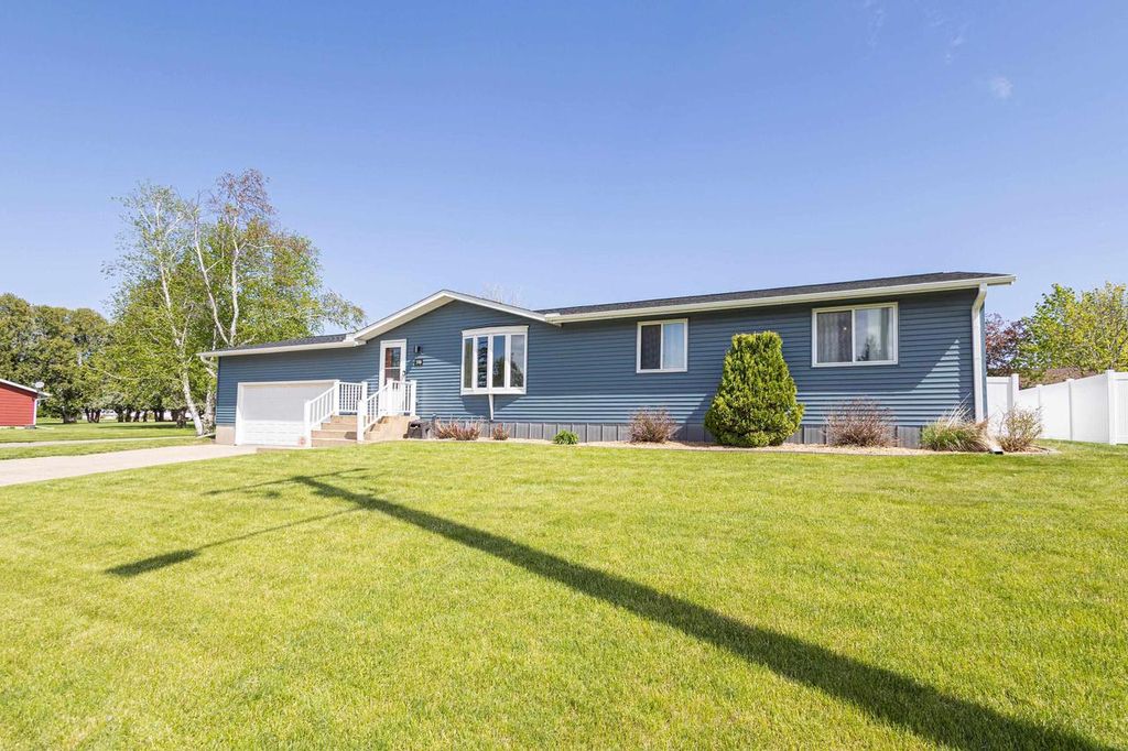 Photo of 590 Ridge AVENUE, Platteville, WI 53818 (MLS # 2022907)
