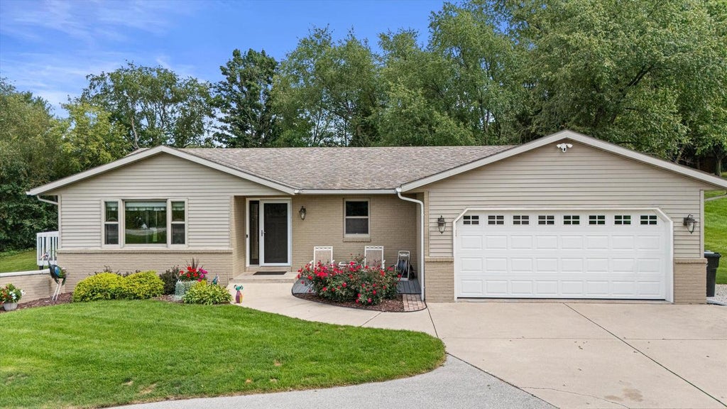Photo of W255S6620 Oakdale DRIVE, Waukesha, WI 53189 (MLS # 1980607)
