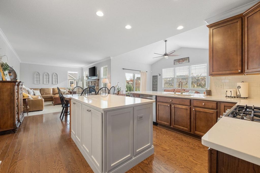 Photo of N42W22833 Beacon COURT, Pewaukee, WI 53072 (MLS # 1944473)