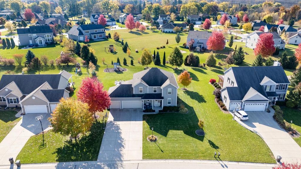 Photo of N42W22833 Beacon COURT, Pewaukee, WI 53072 (MLS # 1944473)